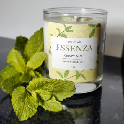 Handmade soy wax candle Fresh-crushed garden mint, infused with a hint of white tea. Simply stunning.